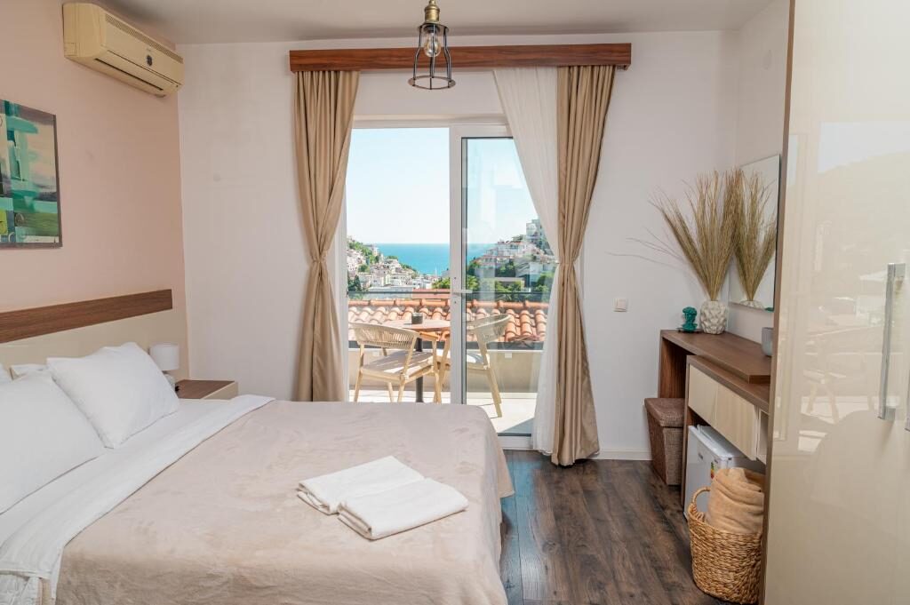 Bedroom with sea view